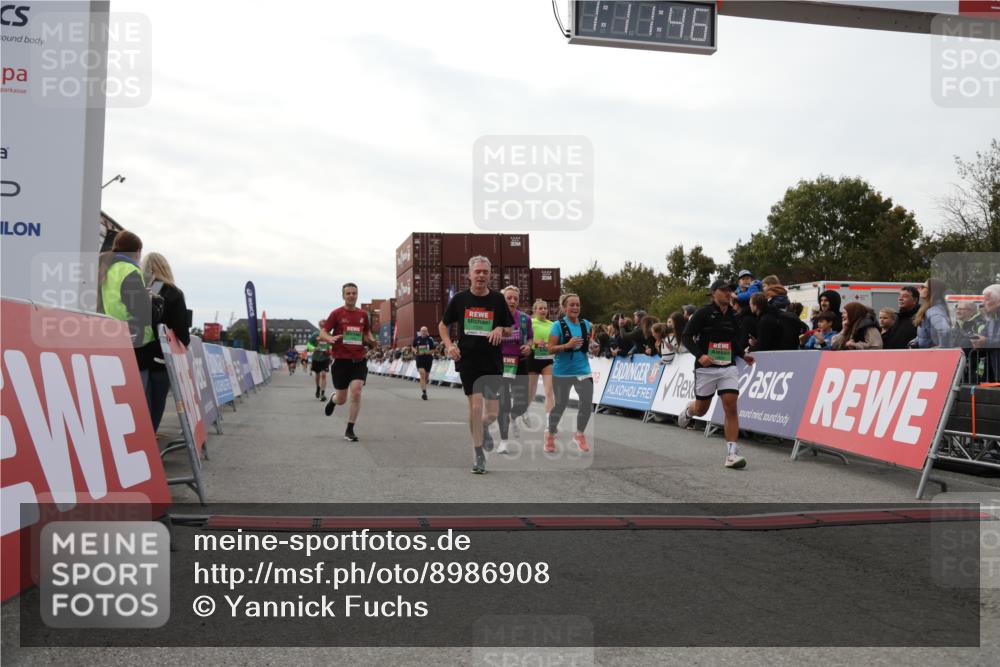 03.10.2025 - Köhlbrandbrückenlauf Yannick Fuchs http://msf.ph/oto/8986908 03.10.2025 16:11:44 Ziel 7330, 7419, 7469, 7533, 7658, 9200, 9202, 9392, 9634 meine-sportfotos.de