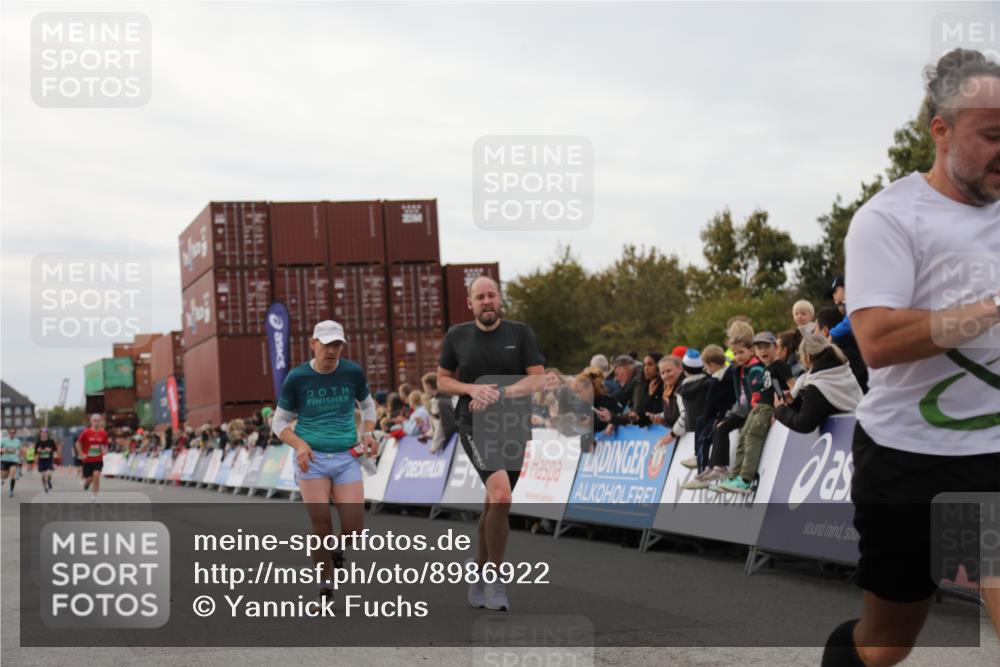 03.10.2025 - Köhlbrandbrückenlauf Yannick Fuchs http://msf.ph/oto/8986922 03.10.2025 15:59:22 Ziel 7089, 7262, 8780, 9126, 9238, 9577 meine-sportfotos.de