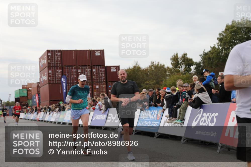 03.10.2025 - Köhlbrandbrückenlauf Yannick Fuchs http://msf.ph/oto/8986926 03.10.2025 15:59:22 Ziel 7089, 7262, 8780, 9126, 9238, 9577 meine-sportfotos.de
