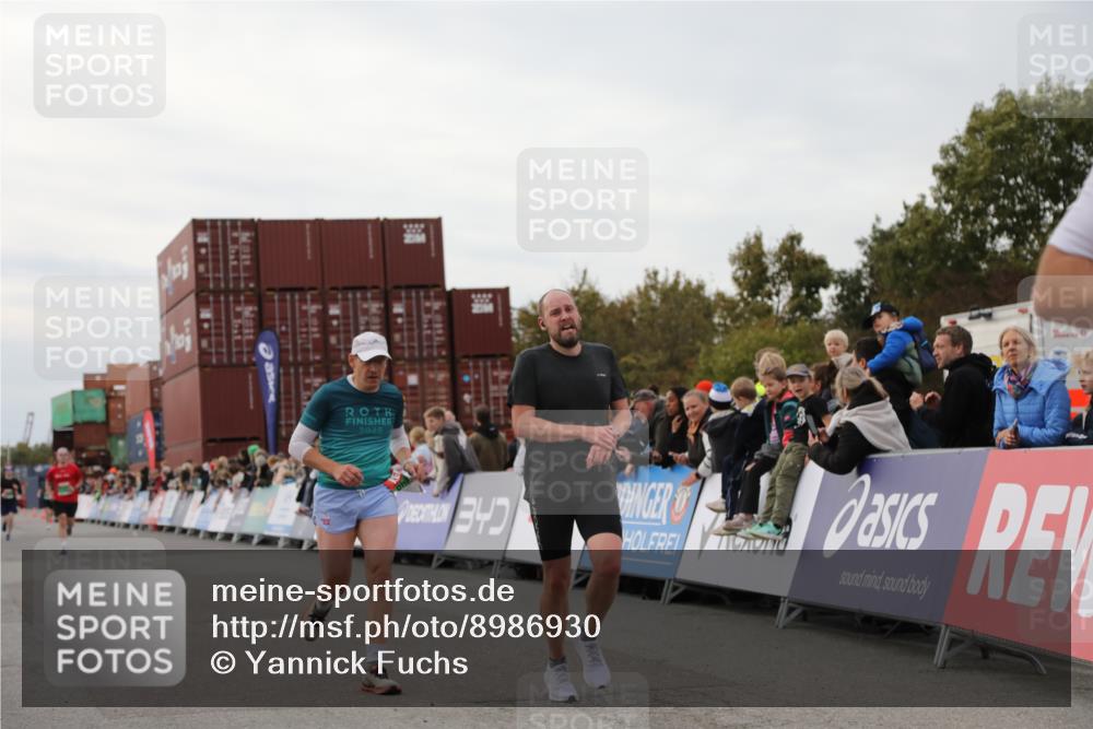 03.10.2025 - Köhlbrandbrückenlauf Yannick Fuchs http://msf.ph/oto/8986930 03.10.2025 15:59:22 Ziel 7089, 7262, 8780, 9126, 9238, 9577 meine-sportfotos.de