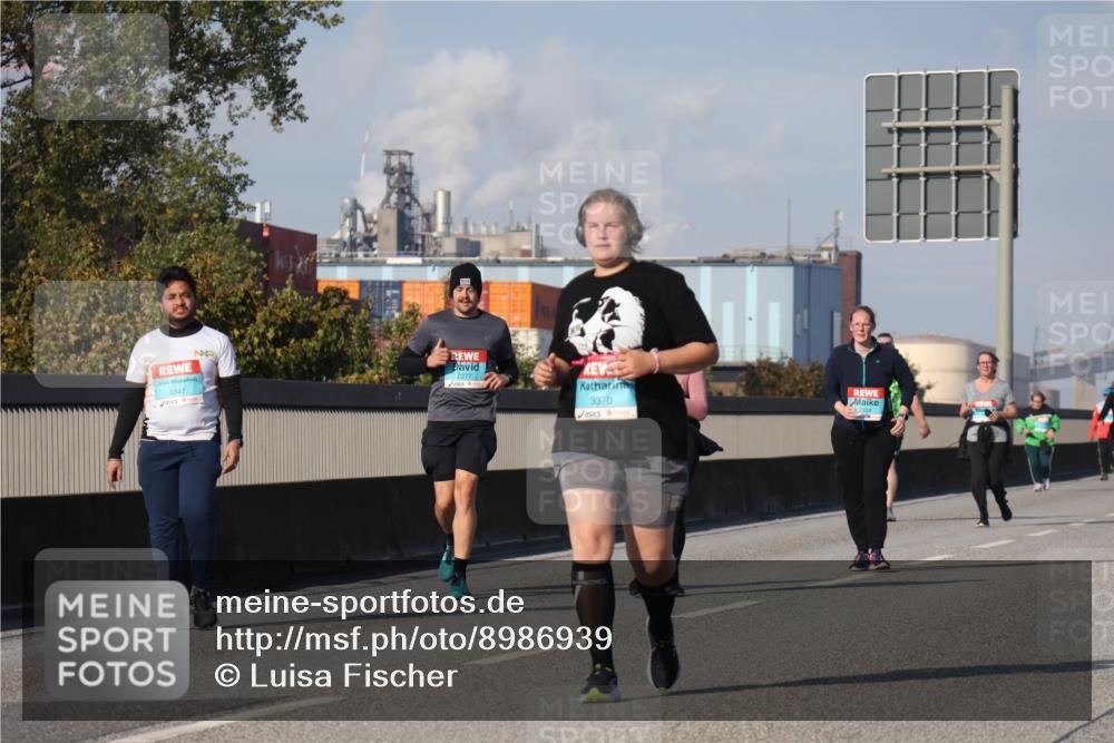 03.10.2025 - Köhlbrandbrückenlauf Luisa Fischer http://msf.ph/oto/8986939 03.10.2025 11:22:03 Position 3 2277, 3347, 3370 meine-sportfotos.de