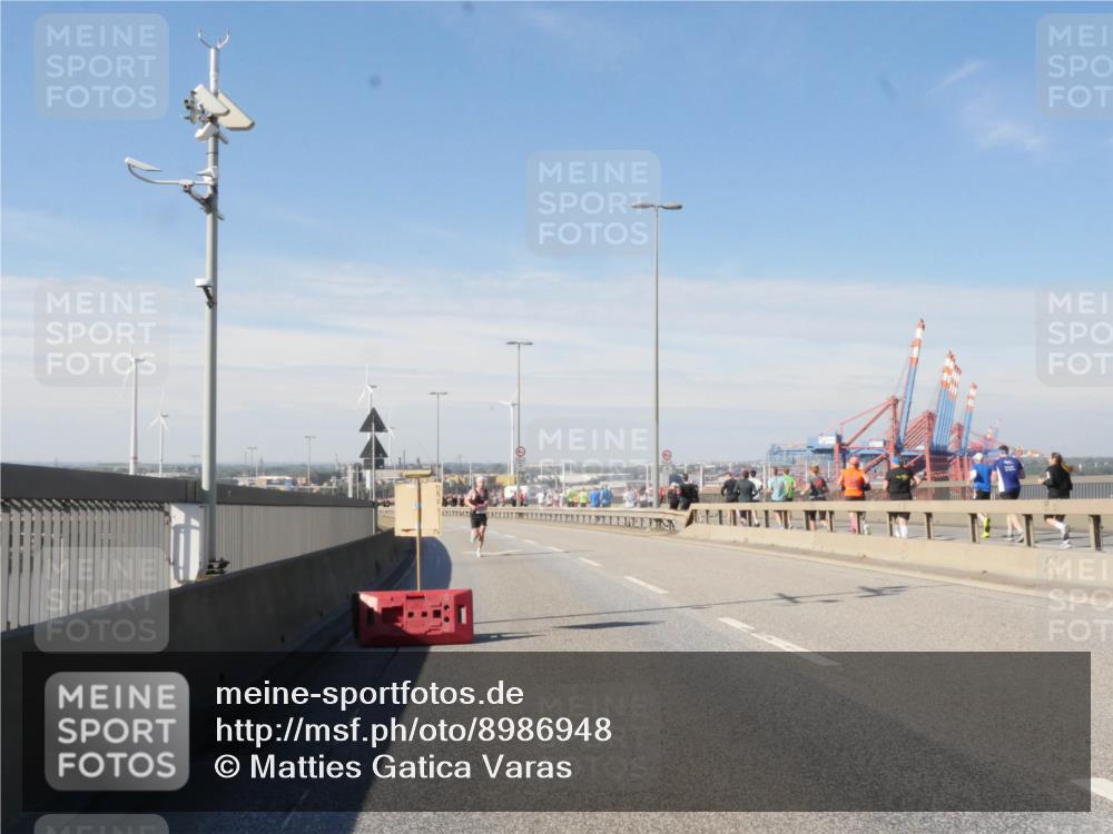 03.10.2025 - Köhlbrandbrückenlauf Matties Gatica Varas http://msf.ph/oto/8986948 03.10.2025 12:27:41 Position 2  meine-sportfotos.de