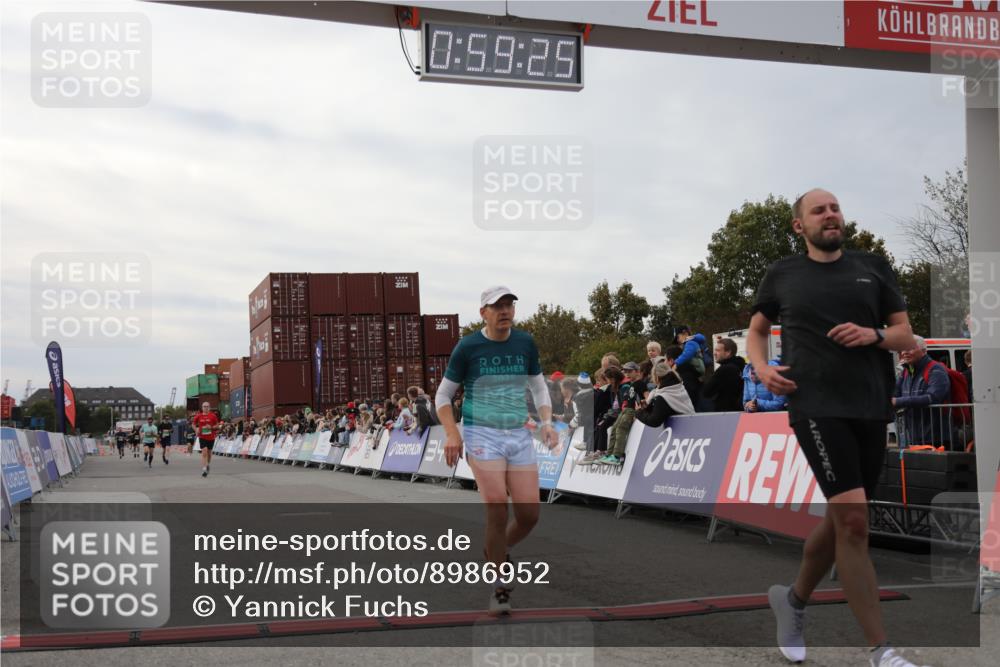 03.10.2025 - Köhlbrandbrückenlauf Yannick Fuchs http://msf.ph/oto/8986952 03.10.2025 15:59:23 Ziel 7083, 7089, 7262, 8780, 9126, 9238, 9577 meine-sportfotos.de
