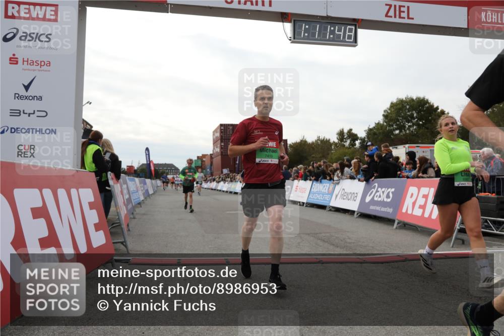 03.10.2025 - Köhlbrandbrückenlauf Yannick Fuchs http://msf.ph/oto/8986953 03.10.2025 16:11:46 Ziel 7330, 7419, 7469, 7533, 7658, 9200, 9202, 9244, 9392, 9634 meine-sportfotos.de