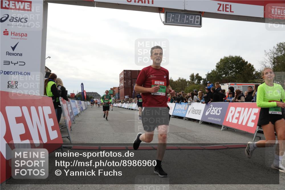 03.10.2025 - Köhlbrandbrückenlauf Yannick Fuchs http://msf.ph/oto/8986960 03.10.2025 16:11:46 Ziel 7330, 7419, 7469, 7533, 7658, 9200, 9202, 9244, 9392, 9634 meine-sportfotos.de