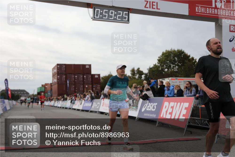 03.10.2025 - Köhlbrandbrückenlauf Yannick Fuchs http://msf.ph/oto/8986963 03.10.2025 15:59:24 Ziel 7083, 7089, 7262, 8780, 9126, 9238, 9577 meine-sportfotos.de