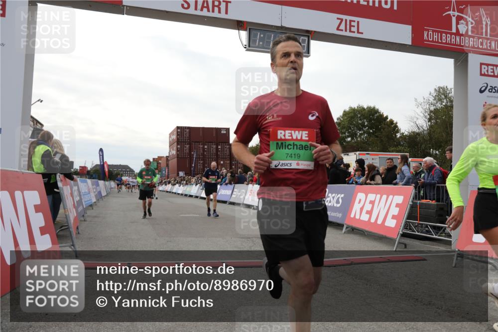 03.10.2025 - Köhlbrandbrückenlauf Yannick Fuchs http://msf.ph/oto/8986970 03.10.2025 16:11:47 Ziel 7330, 7419, 7469, 7533, 7658, 7961, 8005, 8954, 9200, 9202, 9244, 9392, 9634 meine-sportfotos.de