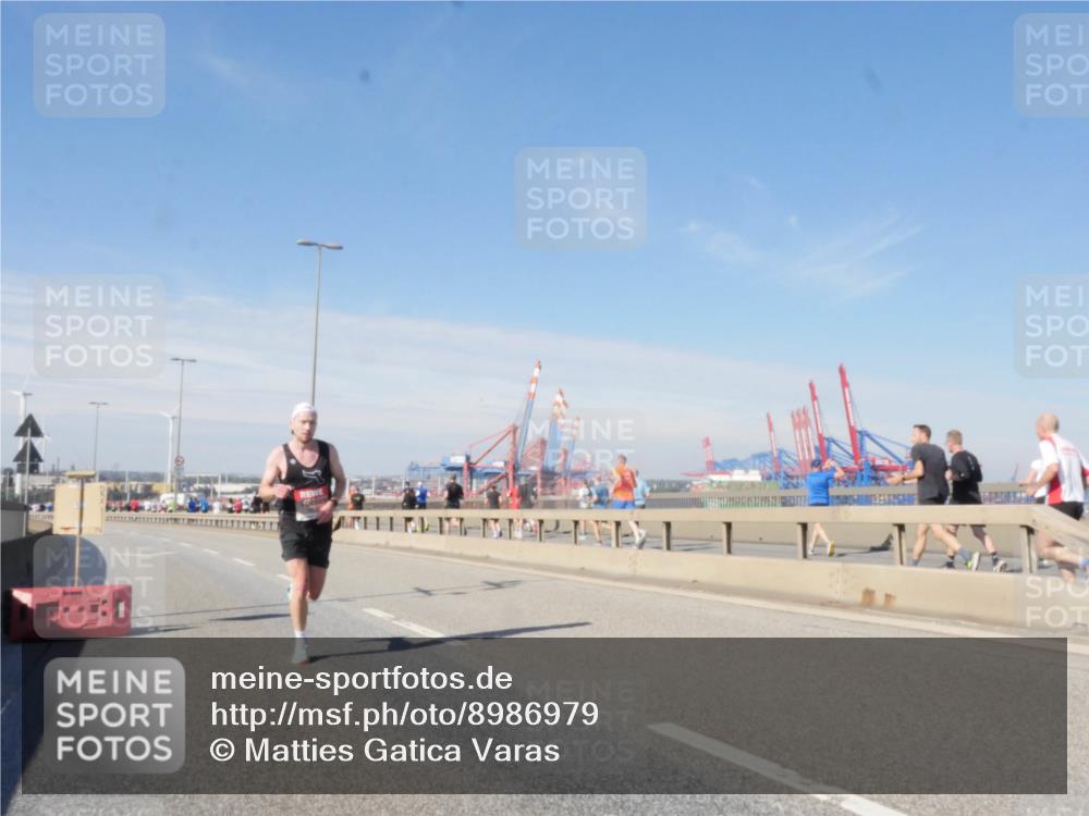 03.10.2025 - Köhlbrandbrückenlauf Matties Gatica Varas http://msf.ph/oto/8986979 03.10.2025 12:27:45 Position 2  meine-sportfotos.de
