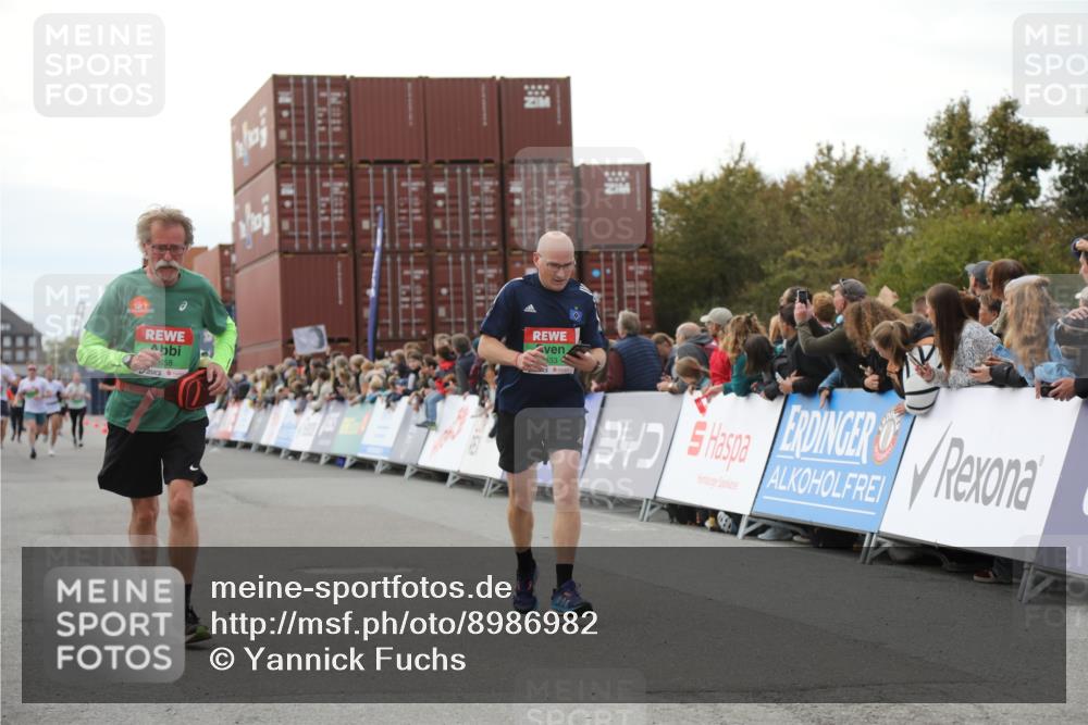 03.10.2025 - Köhlbrandbrückenlauf Yannick Fuchs http://msf.ph/oto/8986982 03.10.2025 16:11:47 Ziel 7330, 7419, 7469, 7533, 7658, 7961, 8005, 8954, 9200, 9202, 9244, 9392, 9634 meine-sportfotos.de