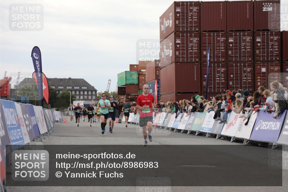 03.10.2025 - Köhlbrandbrückenlauf Yannick Fuchs http://msf.ph/oto/8986983 03.10.2025 15:59:25 Ziel 7059, 7083, 7089, 9126, 9238, 9577 meine-sportfotos.de