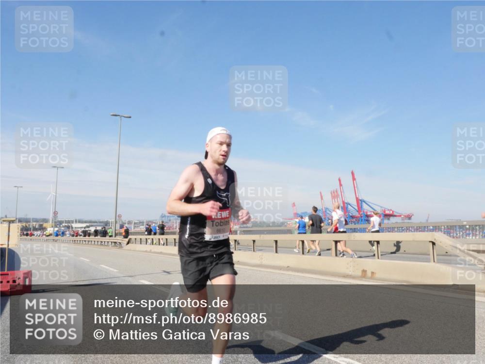 03.10.2025 - Köhlbrandbrückenlauf Matties Gatica Varas http://msf.ph/oto/8986985 03.10.2025 12:27:46 Position 2 6610 meine-sportfotos.de