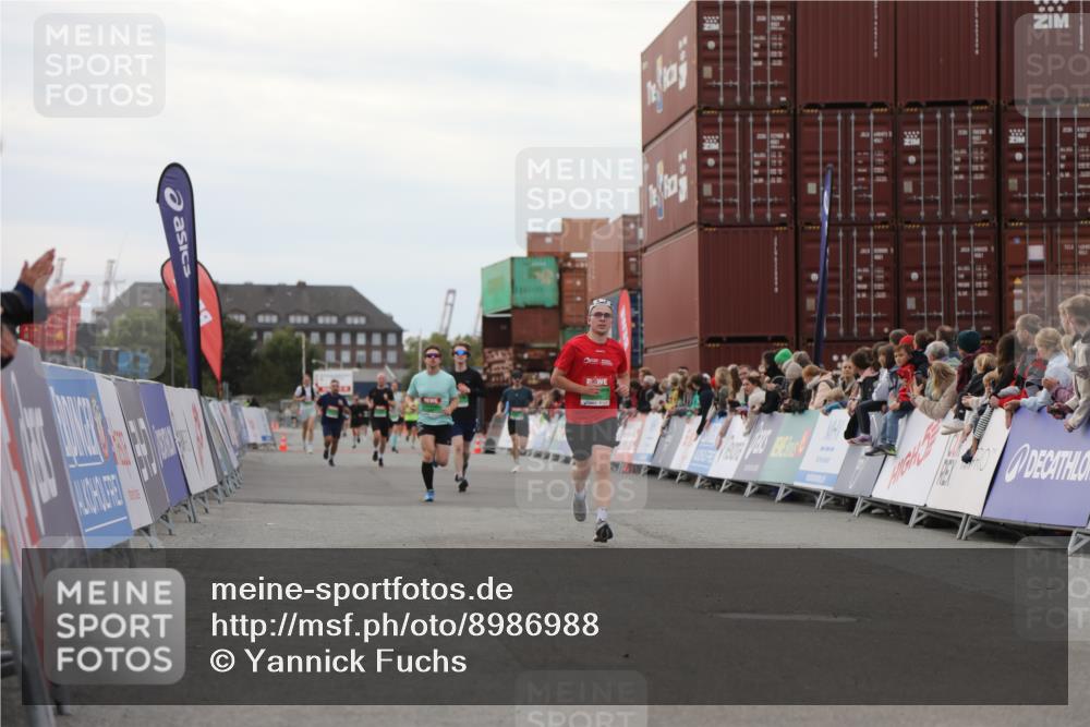 03.10.2025 - Köhlbrandbrückenlauf Yannick Fuchs http://msf.ph/oto/8986988 03.10.2025 15:59:25 Ziel 7059, 7083, 7089, 9126, 9238, 9577 meine-sportfotos.de