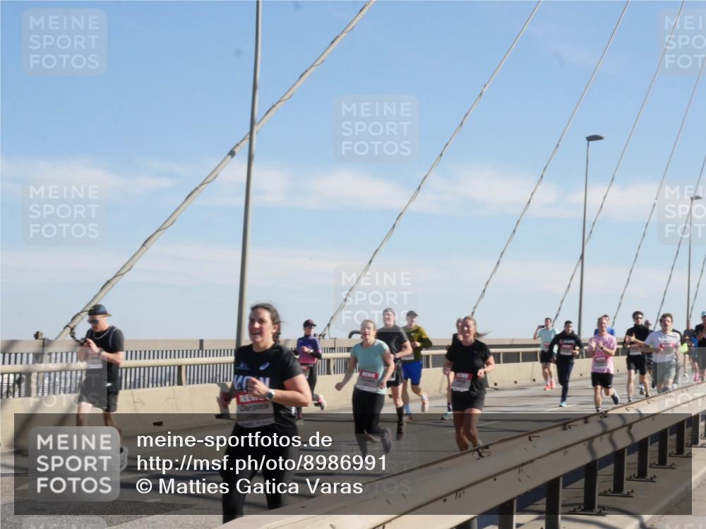 03.10.2025 - Köhlbrandbrückenlauf Matties Gatica Varas http://msf.ph/oto/8986991 03.10.2025 12:27:52 Position 2 4364 meine-sportfotos.de