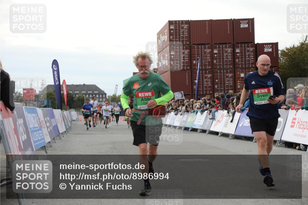 03.10.2025 - Köhlbrandbrückenlauf Yannick Fuchs http://msf.ph/oto/8986994 03.10.2025 16:11:48 Ziel 7330, 7419, 7469, 7533, 7658, 7961, 8005, 8096, 8954, 9200, 9202, 9244, 9392, 9634 meine-sportfotos.de