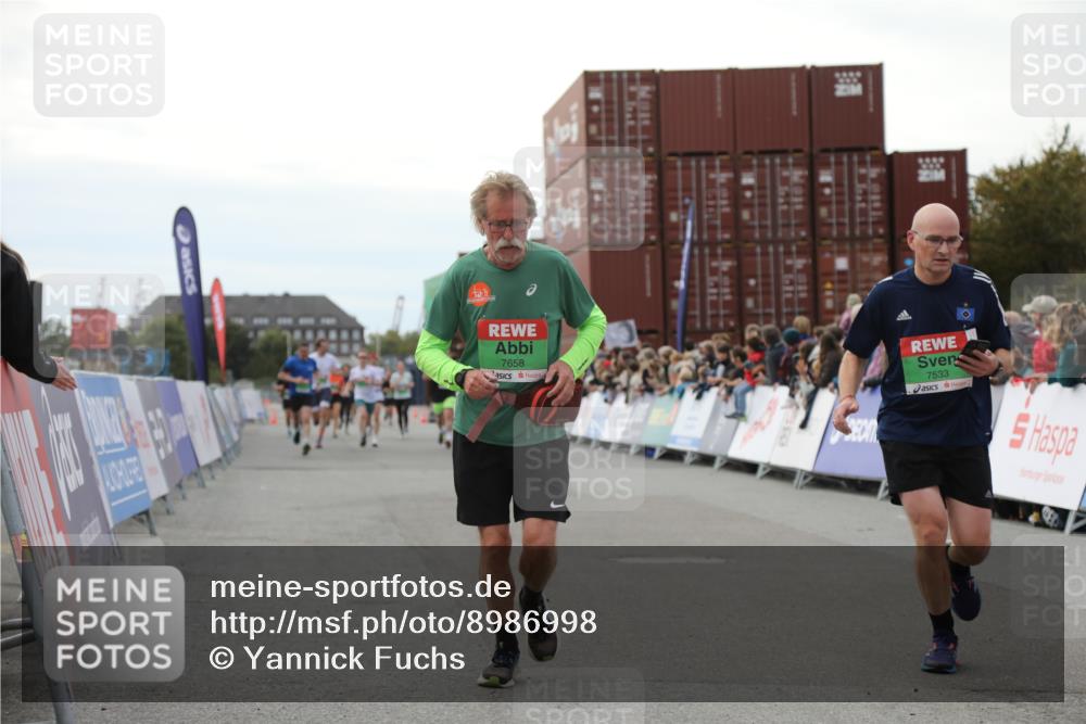 03.10.2025 - Köhlbrandbrückenlauf Yannick Fuchs http://msf.ph/oto/8986998 03.10.2025 16:11:48 Ziel 7330, 7419, 7469, 7533, 7658, 7961, 8005, 8096, 8954, 9200, 9202, 9244, 9392, 9634 meine-sportfotos.de