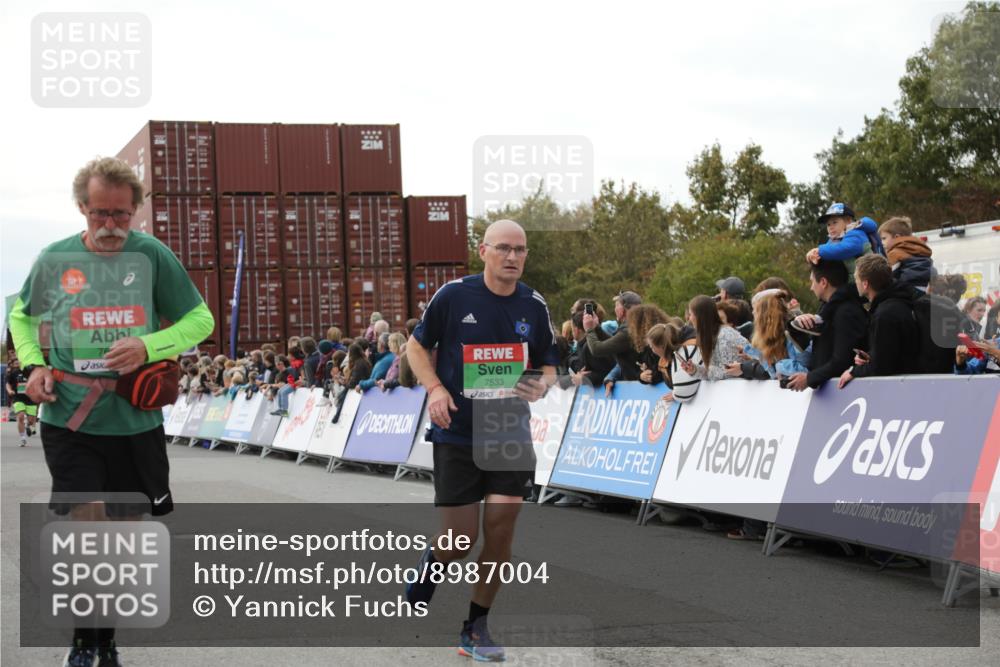 03.10.2025 - Köhlbrandbrückenlauf Yannick Fuchs http://msf.ph/oto/8987004 03.10.2025 16:11:48 Ziel 7330, 7419, 7469, 7533, 7658, 7961, 8005, 8096, 8954, 9200, 9202, 9244, 9392, 9634 meine-sportfotos.de