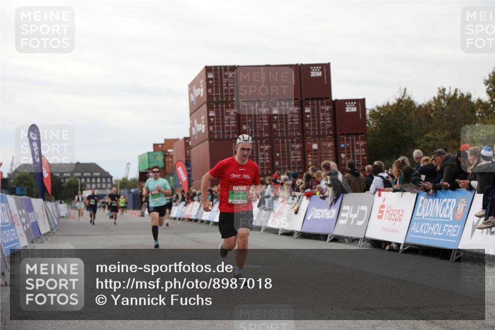 03.10.2025 - Köhlbrandbrückenlauf Yannick Fuchs http://msf.ph/oto/8987018 03.10.2025 15:59:28 Ziel 7059, 7083, 7089, 7187 meine-sportfotos.de