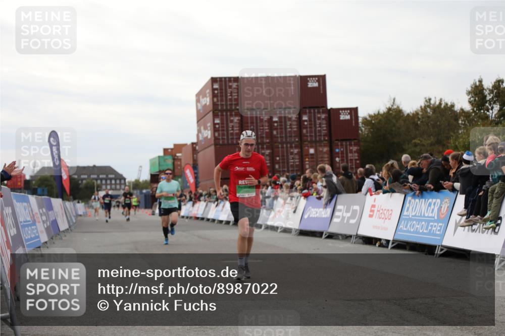 03.10.2025 - Köhlbrandbrückenlauf Yannick Fuchs http://msf.ph/oto/8987022 03.10.2025 15:59:28 Ziel 7059, 7083, 7089, 7187 meine-sportfotos.de