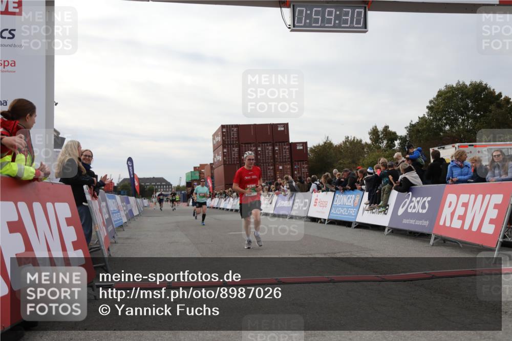03.10.2025 - Köhlbrandbrückenlauf Yannick Fuchs http://msf.ph/oto/8987026 03.10.2025 15:59:28 Ziel 7059, 7083, 7089, 7187 meine-sportfotos.de