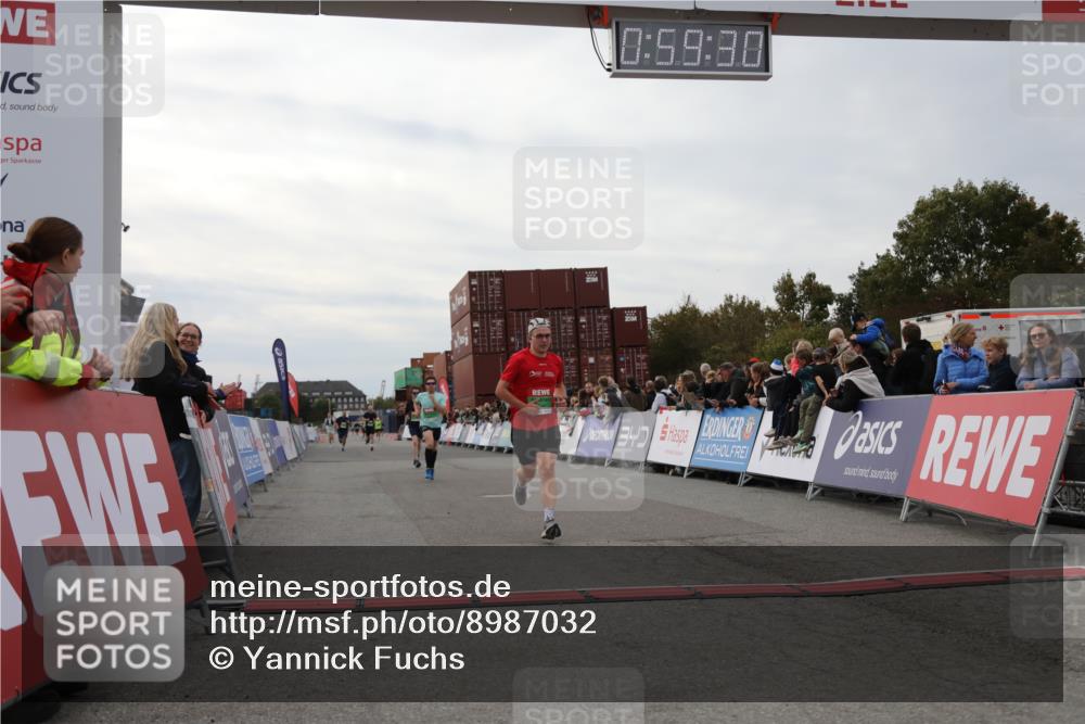 03.10.2025 - Köhlbrandbrückenlauf Yannick Fuchs http://msf.ph/oto/8987032 03.10.2025 15:59:28 Ziel 7059, 7083, 7089, 7187 meine-sportfotos.de