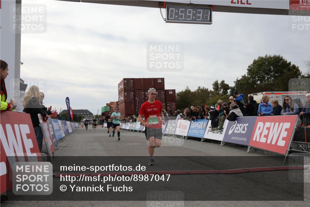 03.10.2025 - Köhlbrandbrückenlauf Yannick Fuchs http://msf.ph/oto/8987047 03.10.2025 15:59:29 Ziel 7059, 7083, 7089, 7187 meine-sportfotos.de