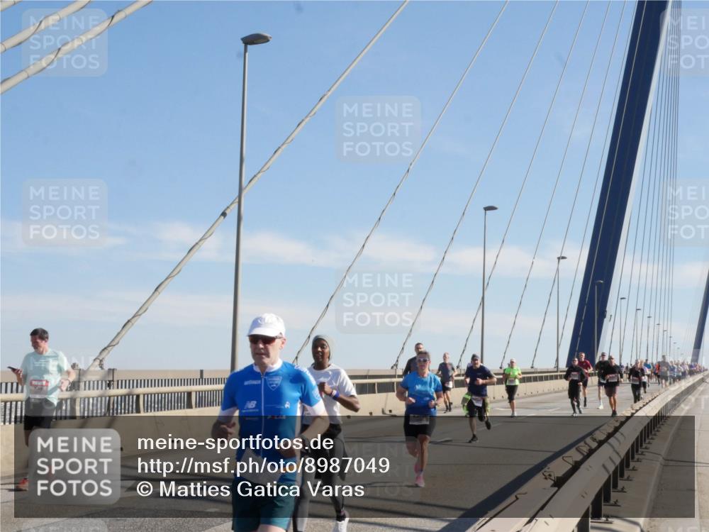 03.10.2025 - Köhlbrandbrückenlauf Matties Gatica Varas http://msf.ph/oto/8987049 03.10.2025 12:28:00 Position 2  meine-sportfotos.de