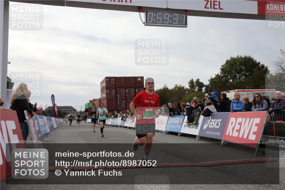 03.10.2025 - Köhlbrandbrückenlauf Yannick Fuchs http://msf.ph/oto/8987052 03.10.2025 15:59:29 Ziel 7059, 7083, 7089, 7187 meine-sportfotos.de
