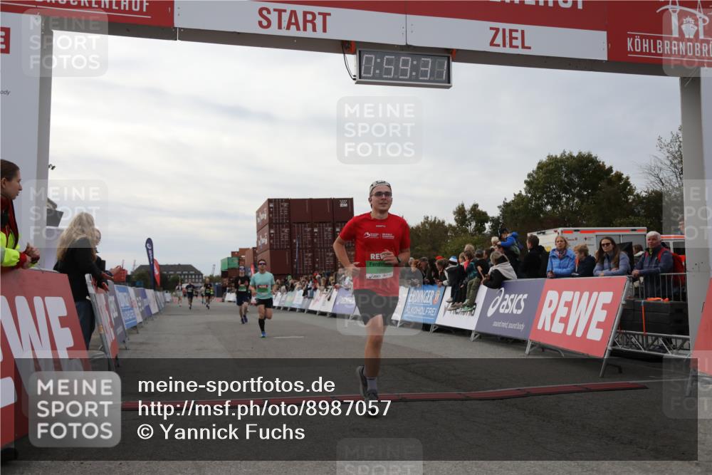 03.10.2025 - Köhlbrandbrückenlauf Yannick Fuchs http://msf.ph/oto/8987057 03.10.2025 15:59:29 Ziel 7059, 7083, 7089, 7187 meine-sportfotos.de