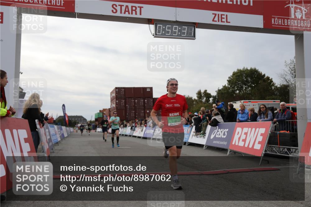 03.10.2025 - Köhlbrandbrückenlauf Yannick Fuchs http://msf.ph/oto/8987062 03.10.2025 15:59:29 Ziel 7059, 7083, 7089, 7187 meine-sportfotos.de