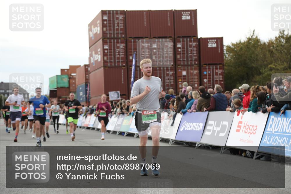 03.10.2025 - Köhlbrandbrückenlauf Yannick Fuchs http://msf.ph/oto/8987069 03.10.2025 16:11:51 Ziel 7122, 7469, 7533, 7566, 7613, 7658, 7757, 7961, 8005, 8096, 8110, 8954, 9244 meine-sportfotos.de