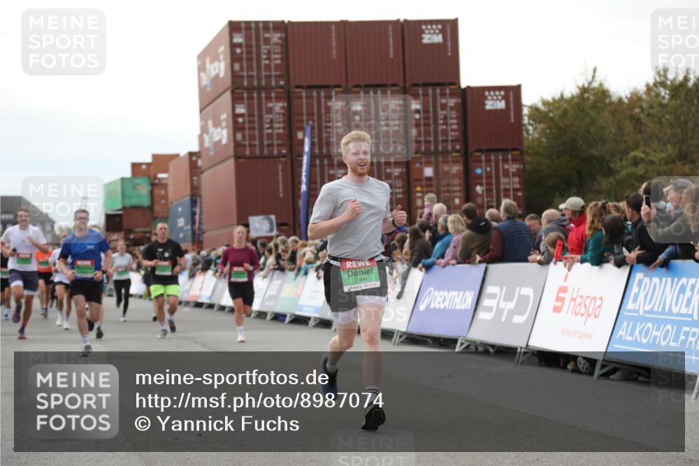 03.10.2025 - Köhlbrandbrückenlauf Yannick Fuchs http://msf.ph/oto/8987074 03.10.2025 16:11:51 Ziel 7122, 7469, 7533, 7566, 7613, 7658, 7757, 7961, 8005, 8096, 8110, 8954, 9244 meine-sportfotos.de