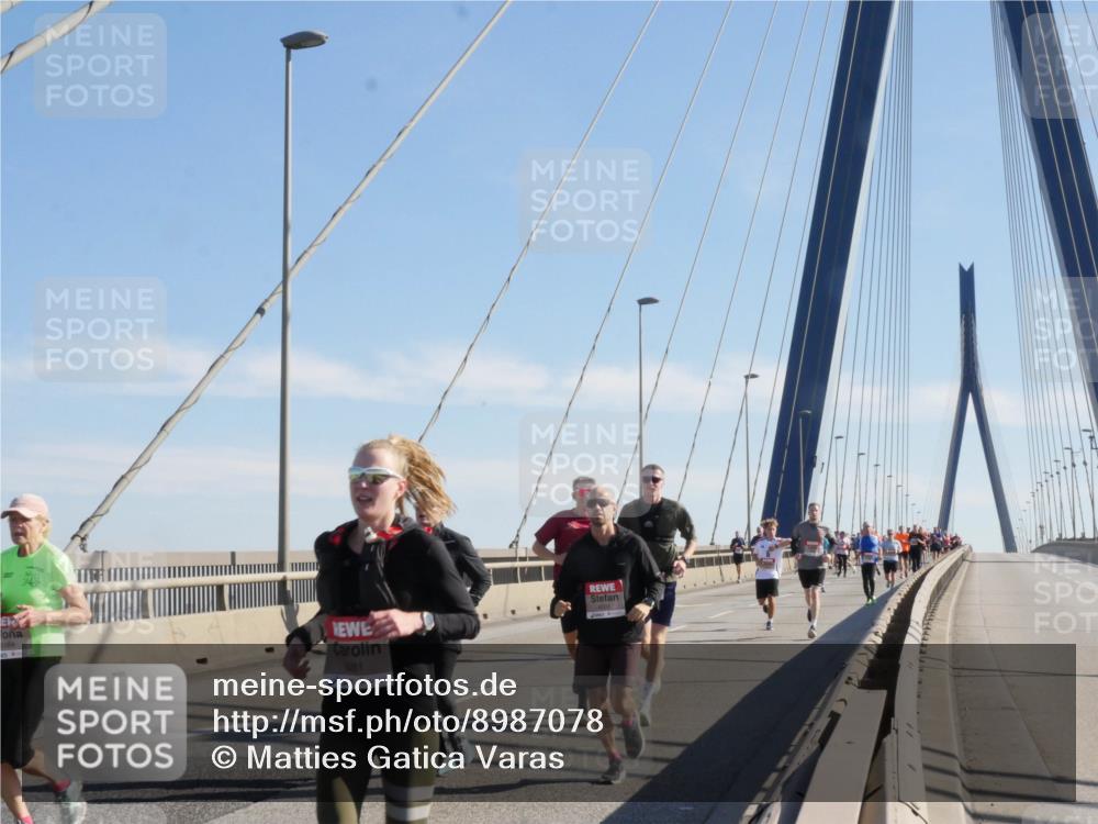 03.10.2025 - Köhlbrandbrückenlauf Matties Gatica Varas http://msf.ph/oto/8987078 03.10.2025 12:28:08 Position 2 6184, 24, 8281 meine-sportfotos.de