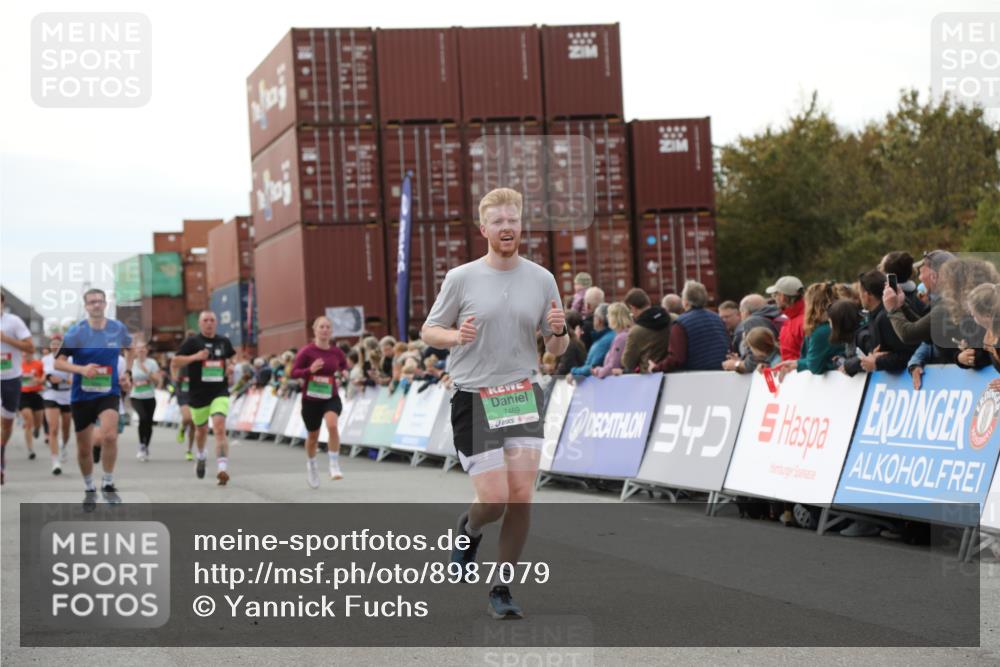 03.10.2025 - Köhlbrandbrückenlauf Yannick Fuchs http://msf.ph/oto/8987079 03.10.2025 16:11:51 Ziel 7122, 7469, 7533, 7566, 7613, 7658, 7757, 7961, 8005, 8096, 8110, 8954, 9244 meine-sportfotos.de