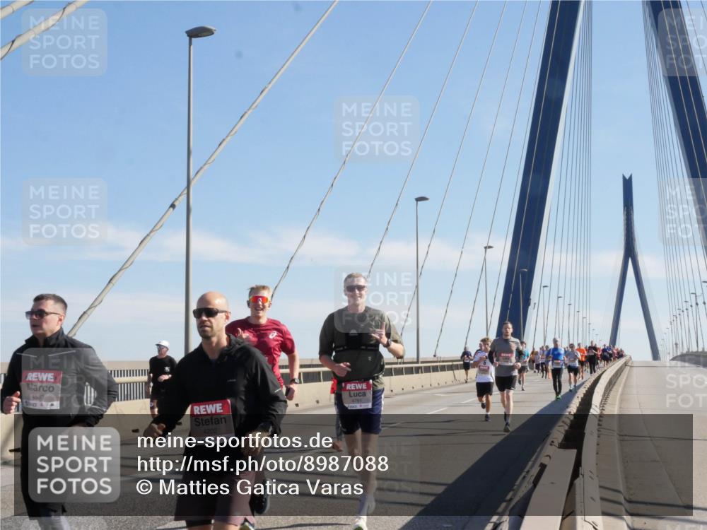 03.10.2025 - Köhlbrandbrückenlauf Matties Gatica Varas http://msf.ph/oto/8987088 03.10.2025 12:28:10 Position 2 4533, 4202, 4761 meine-sportfotos.de