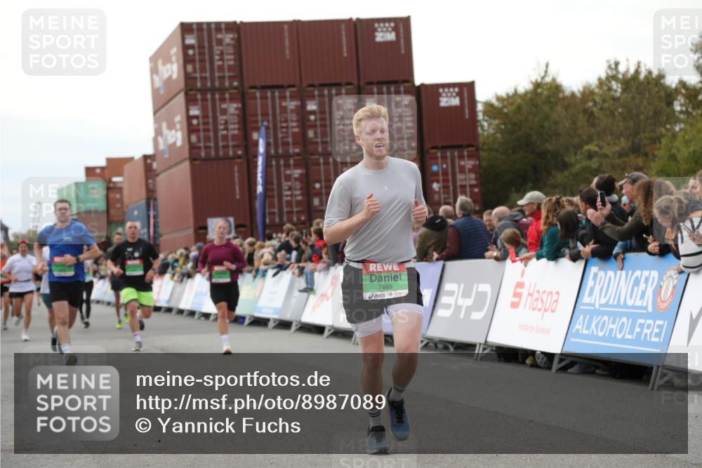 03.10.2025 - Köhlbrandbrückenlauf Yannick Fuchs http://msf.ph/oto/8987089 03.10.2025 16:11:52 Ziel 7122, 7469, 7533, 7566, 7613, 7658, 7757, 7961, 8005, 8096, 8110, 8954, 9244 meine-sportfotos.de