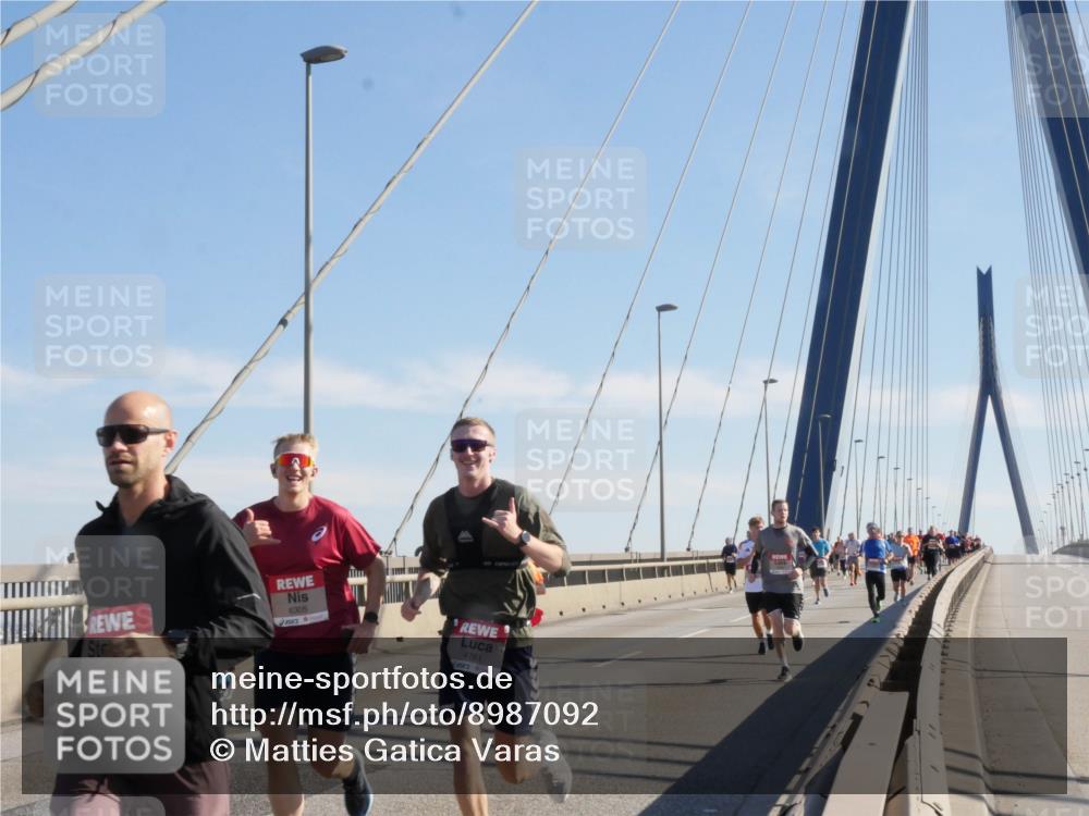 03.10.2025 - Köhlbrandbrückenlauf Matties Gatica Varas http://msf.ph/oto/8987092 03.10.2025 12:28:10 Position 2 6305, 4761 meine-sportfotos.de