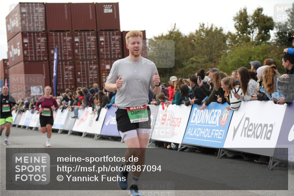 03.10.2025 - Köhlbrandbrückenlauf Yannick Fuchs http://msf.ph/oto/8987094 03.10.2025 16:11:52 Ziel 7122, 7469, 7533, 7566, 7613, 7658, 7757, 7961, 8005, 8096, 8110, 8954, 9244 meine-sportfotos.de