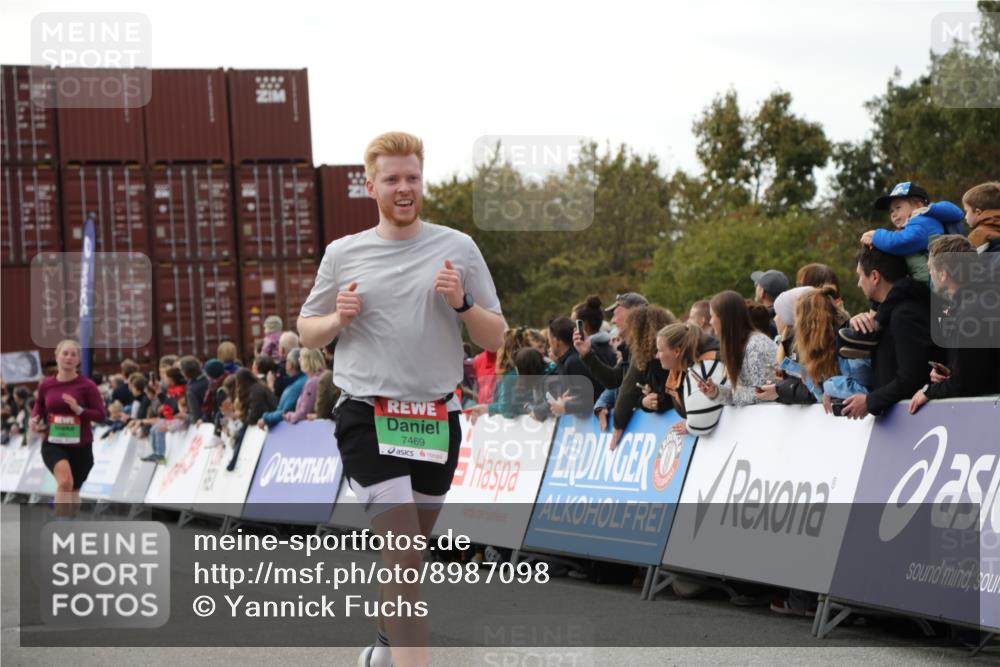 03.10.2025 - Köhlbrandbrückenlauf Yannick Fuchs http://msf.ph/oto/8987098 03.10.2025 16:11:52 Ziel 7122, 7469, 7533, 7566, 7613, 7658, 7757, 7961, 8005, 8096, 8110, 8954, 9244 meine-sportfotos.de