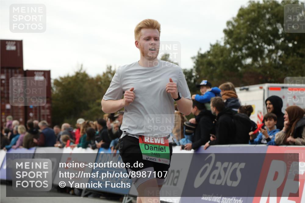 03.10.2025 - Köhlbrandbrückenlauf Yannick Fuchs http://msf.ph/oto/8987107 03.10.2025 16:11:53 Ziel 7122, 7469, 7533, 7566, 7613, 7757, 7961, 8005, 8096, 8110, 8954, 9244 meine-sportfotos.de
