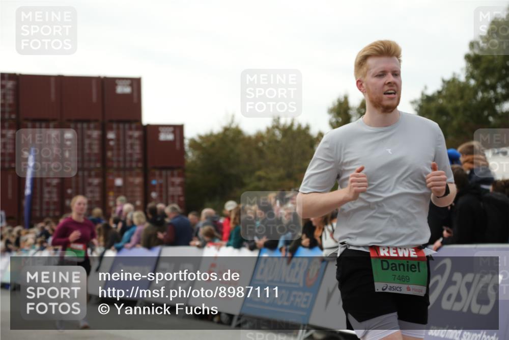 03.10.2025 - Köhlbrandbrückenlauf Yannick Fuchs http://msf.ph/oto/8987111 03.10.2025 16:11:53 Ziel 7122, 7469, 7533, 7566, 7613, 7757, 7961, 8005, 8096, 8110, 8954, 9244 meine-sportfotos.de
