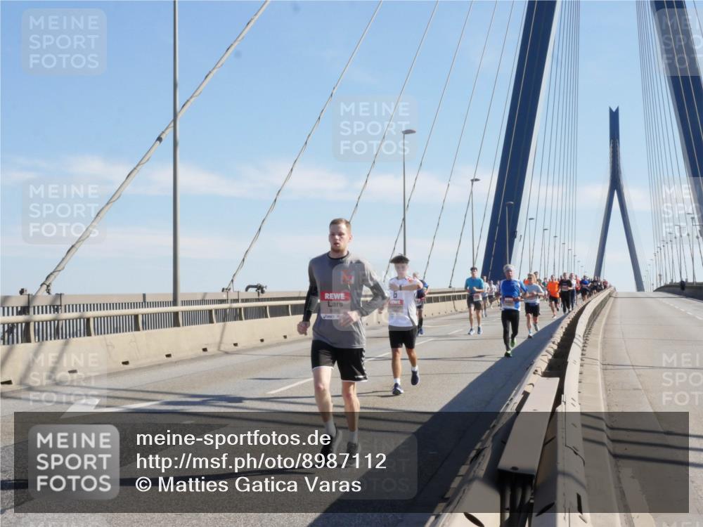 03.10.2025 - Köhlbrandbrückenlauf Matties Gatica Varas http://msf.ph/oto/8987112 03.10.2025 12:28:13 Position 2  meine-sportfotos.de