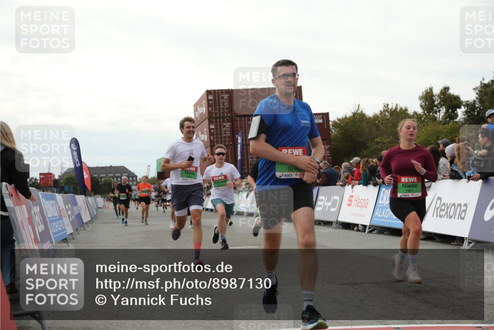 03.10.2025 - Köhlbrandbrückenlauf Yannick Fuchs http://msf.ph/oto/8987130 03.10.2025 16:11:55 Ziel 7122, 7469, 7566, 7613, 7757, 7961, 8005, 8096, 8110, 8259, 8569, 8954, 9244 meine-sportfotos.de