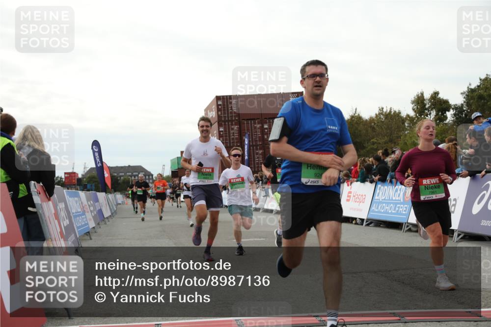 03.10.2025 - Köhlbrandbrückenlauf Yannick Fuchs http://msf.ph/oto/8987136 03.10.2025 16:11:55 Ziel 7122, 7469, 7566, 7613, 7757, 7961, 8005, 8096, 8110, 8259, 8569, 8954, 9244 meine-sportfotos.de