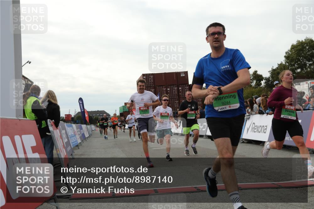 03.10.2025 - Köhlbrandbrückenlauf Yannick Fuchs http://msf.ph/oto/8987140 03.10.2025 16:11:55 Ziel 7122, 7469, 7566, 7613, 7757, 7961, 8005, 8096, 8110, 8259, 8569, 8954, 9244 meine-sportfotos.de