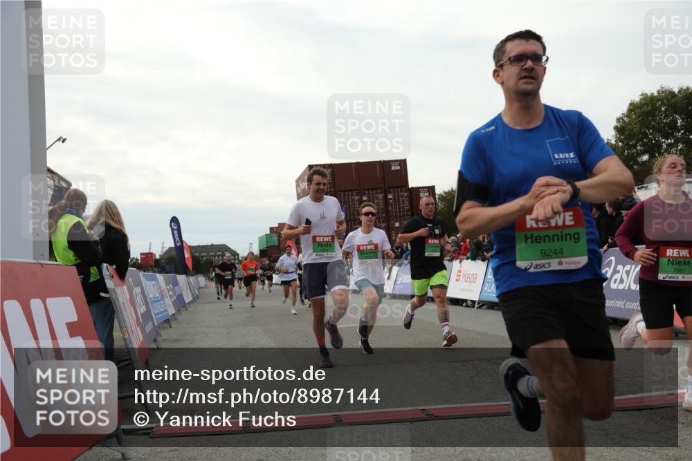 03.10.2025 - Köhlbrandbrückenlauf Yannick Fuchs http://msf.ph/oto/8987144 03.10.2025 16:11:55 Ziel 7122, 7469, 7566, 7613, 7757, 7961, 8005, 8096, 8110, 8259, 8569, 8954, 9244 meine-sportfotos.de