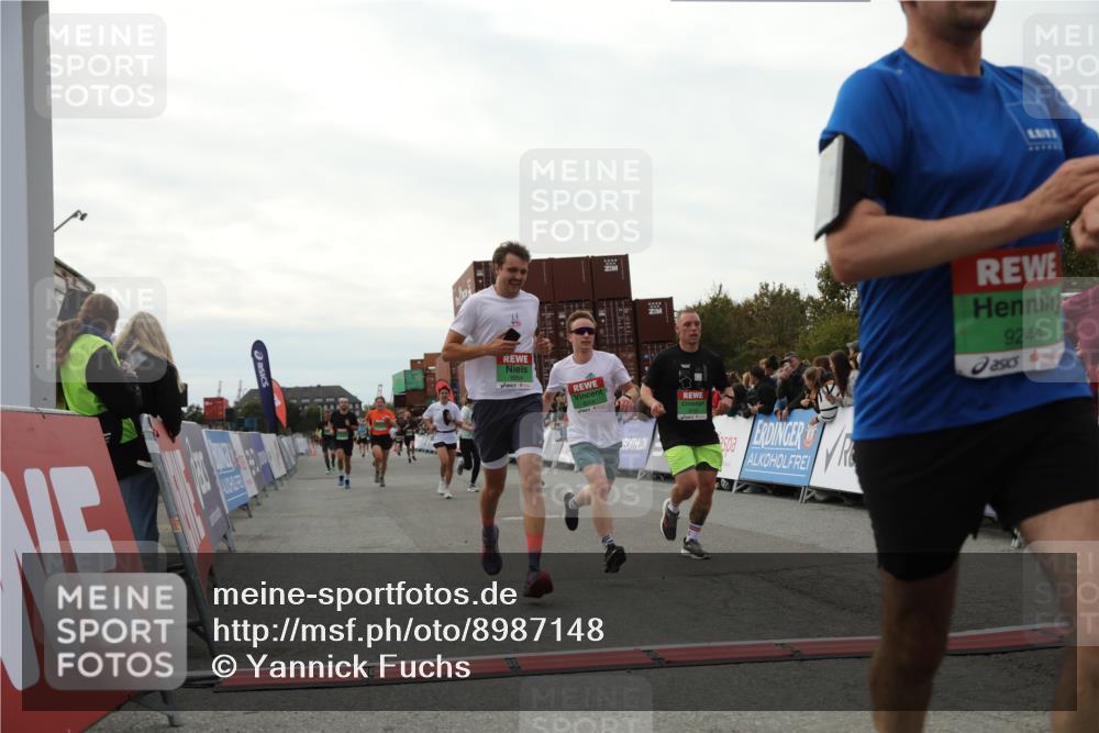03.10.2025 - Köhlbrandbrückenlauf Yannick Fuchs http://msf.ph/oto/8987148 03.10.2025 16:11:55 Ziel 7122, 7469, 7566, 7613, 7757, 7961, 8005, 8096, 8110, 8259, 8569, 8954, 9244 meine-sportfotos.de