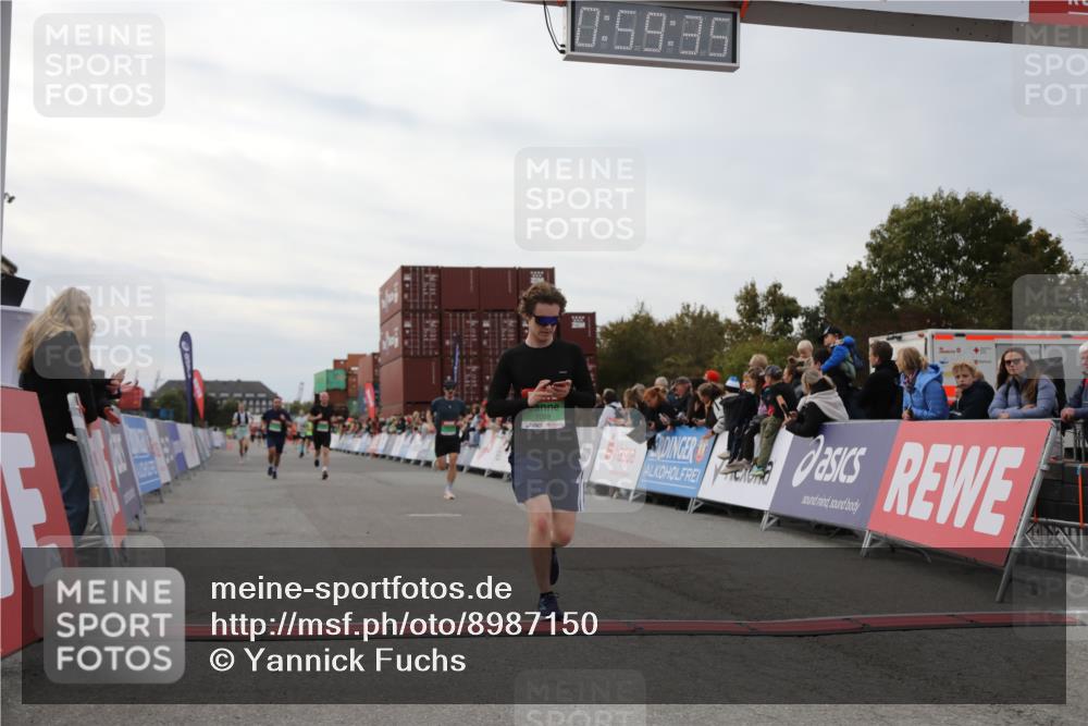 03.10.2025 - Köhlbrandbrückenlauf Yannick Fuchs http://msf.ph/oto/8987150 03.10.2025 15:59:33 Ziel 7025, 7048, 7059, 7083, 7089, 7187, 7193 meine-sportfotos.de
