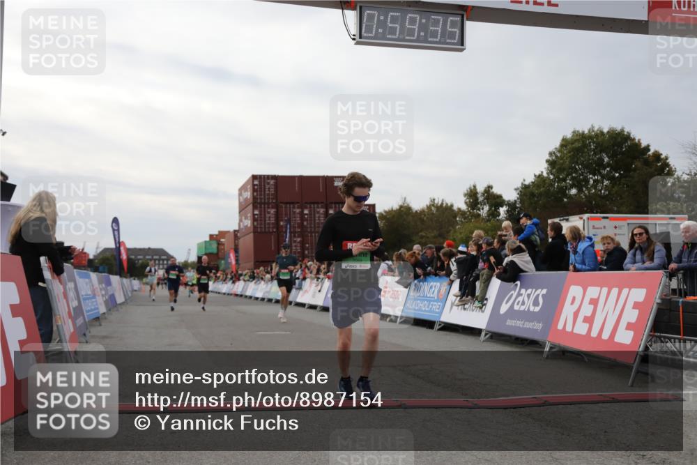 03.10.2025 - Köhlbrandbrückenlauf Yannick Fuchs http://msf.ph/oto/8987154 03.10.2025 15:59:34 Ziel 7025, 7048, 7059, 7083, 7187, 7193 meine-sportfotos.de