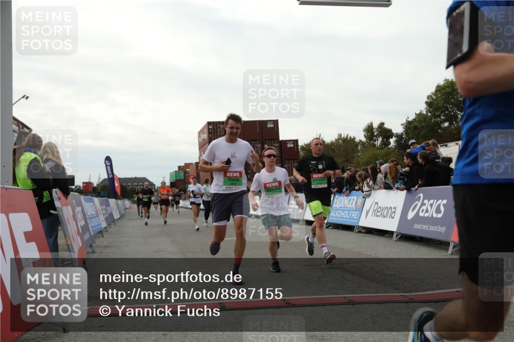 03.10.2025 - Köhlbrandbrückenlauf Yannick Fuchs http://msf.ph/oto/8987155 03.10.2025 16:11:55 Ziel 7122, 7469, 7566, 7613, 7757, 7961, 8005, 8096, 8110, 8259, 8569, 8954, 9244 meine-sportfotos.de