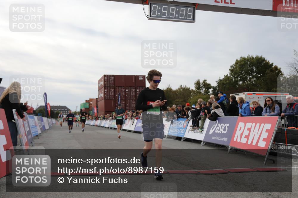 03.10.2025 - Köhlbrandbrückenlauf Yannick Fuchs http://msf.ph/oto/8987159 03.10.2025 15:59:34 Ziel 7025, 7048, 7059, 7083, 7187, 7193 meine-sportfotos.de